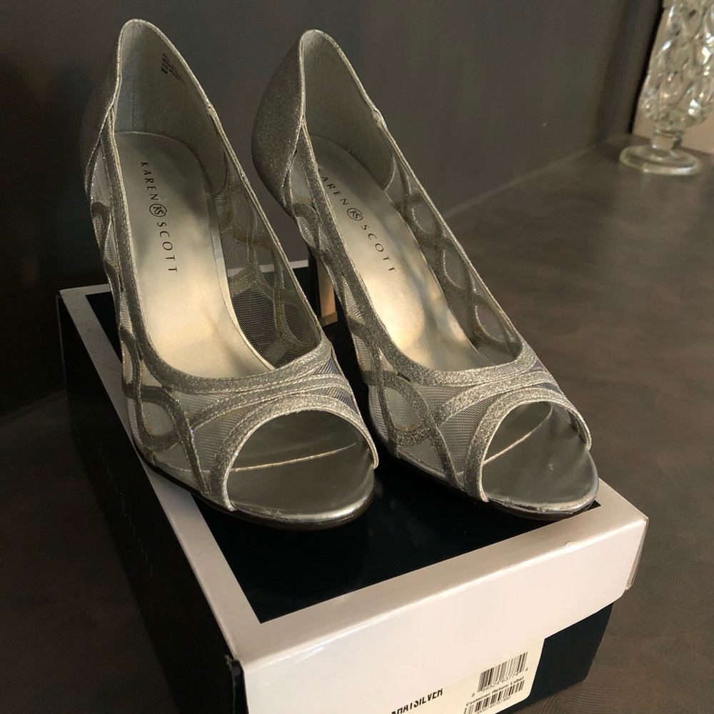 Silver glittery never worn pumps